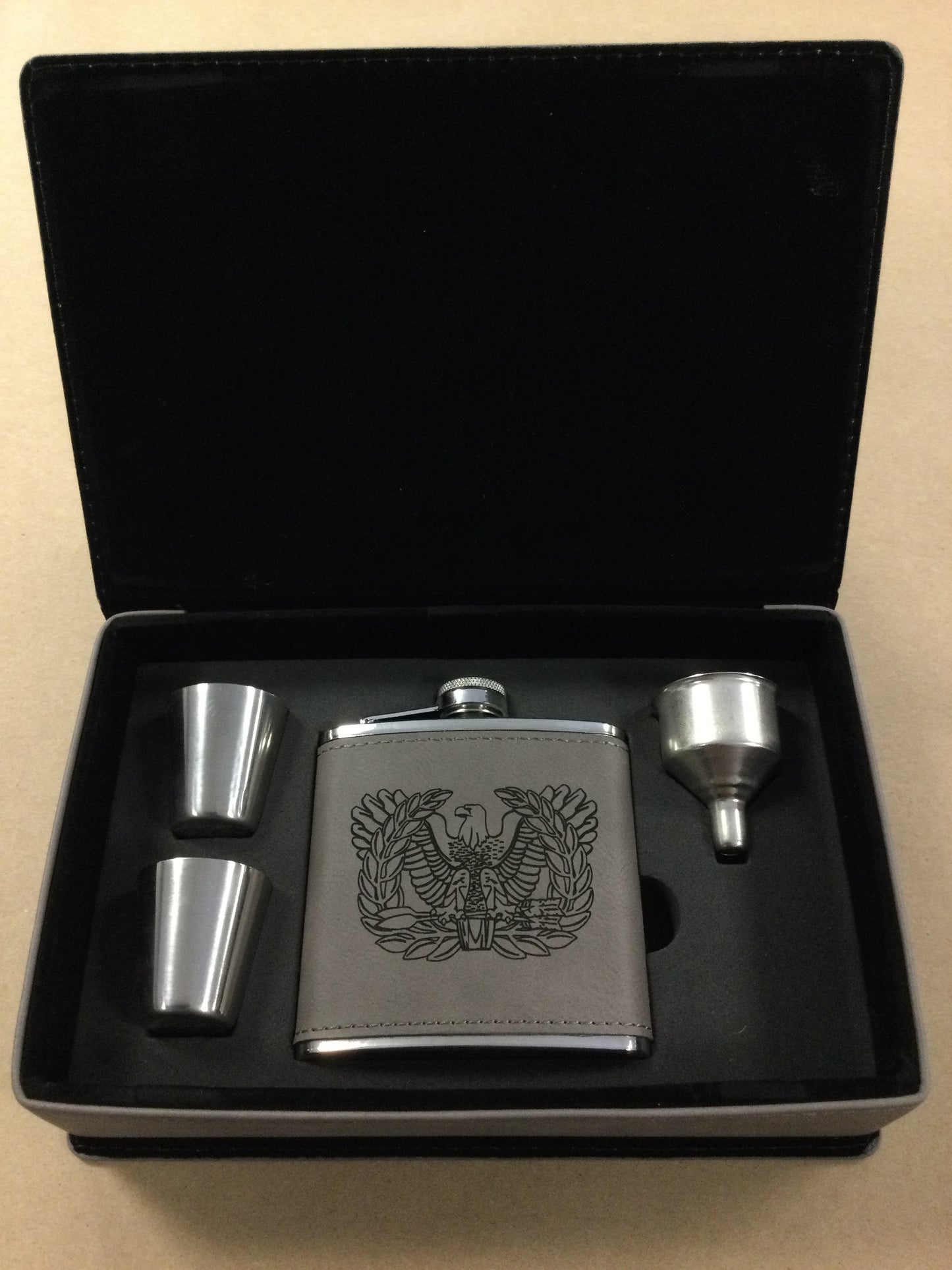 
                  
                    Leatherette Flask Set with Warrant Officer Engraving
                  
                
