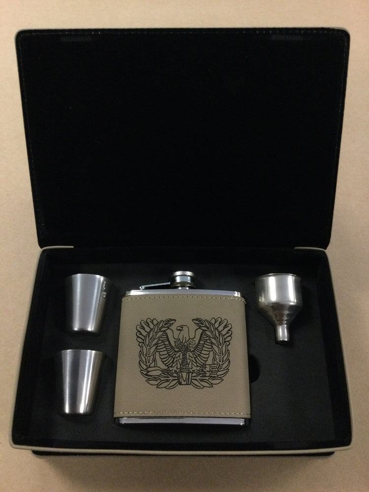 
                  
                    Leatherette Flask Set with Warrant Officer Engraving
                  
                